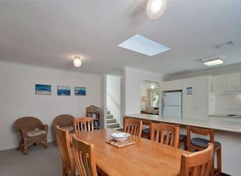 Bombora At Fingal Bay - Accommodation Sunshine Coast 6