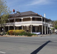 Seven Creeks Hotel - Accommodation Sunshine Coast
