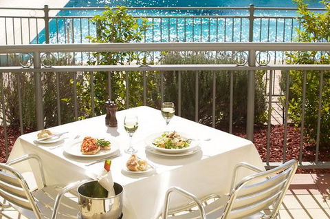 REBELLION BAR AND GRILL RESTAURANT - Accommodation Sunshine Coast 0