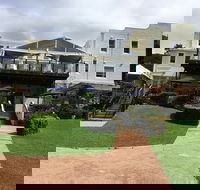 Scarborough Hotel - Accommodation Sunshine Coast