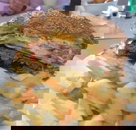 Beehive Hotel Motel Cafe - Accommodation Sunshine Coast