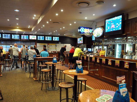 Central Park Tavern - Accommodation Sunshine Coast 0