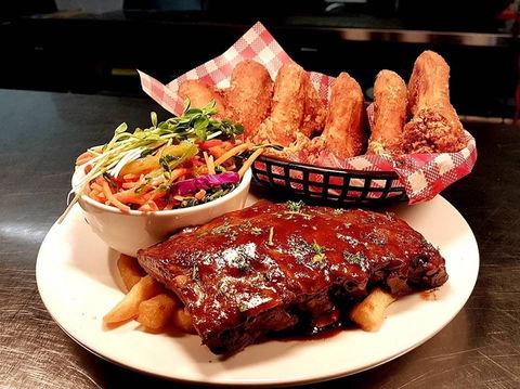 Iron Horse Inn - Warners Bay - Accommodation Sunshine Coast 0