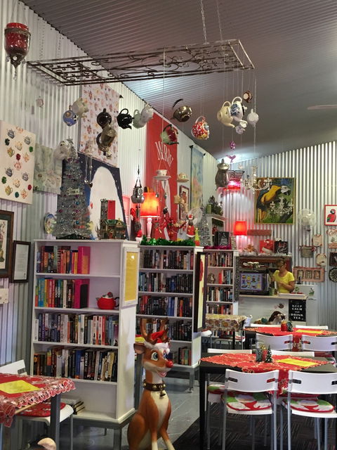 Noelene's Book Cafe - Accommodation Sunshine Coast 2