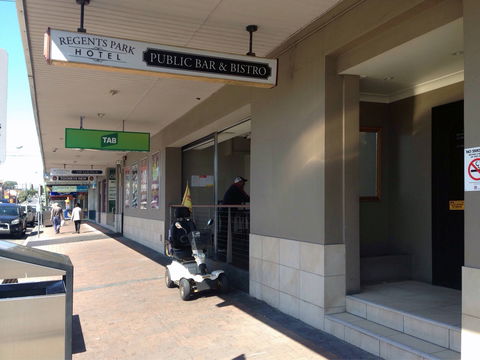 Regents Park Hotel - Accommodation Sunshine Coast 0