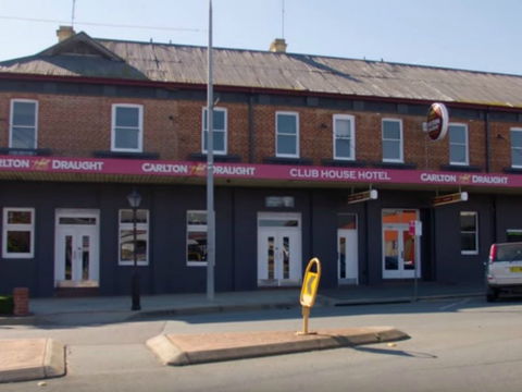 The Clubhouse Hotel - Accommodation Sunshine Coast 2