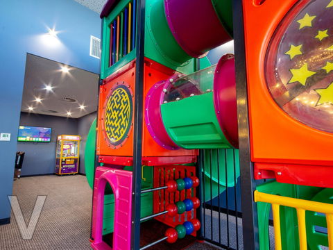 V Hotel - Accommodation Sunshine Coast 2