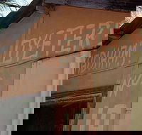 Les Wadham Oysters - Broken Bay Pacific Oysters - Accommodation Sunshine Coast