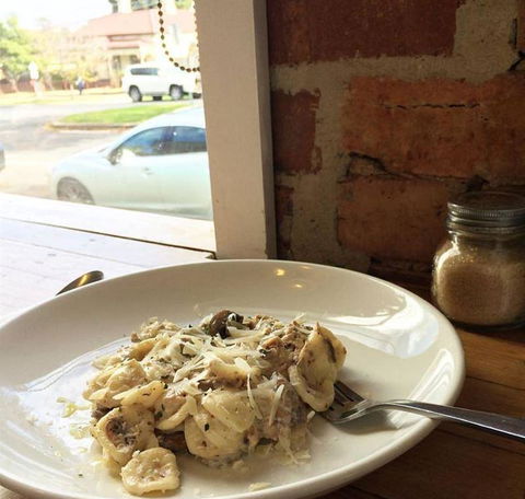 EAT LOVE PIZZA - Accommodation Sunshine Coast 10
