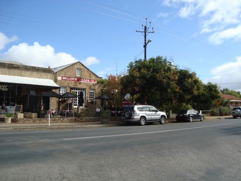 Meller's Of Auburn - Accommodation Sunshine Coast 0