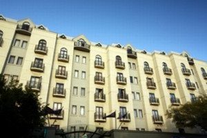Frome Apartments - Accommodation Sunshine Coast 0
