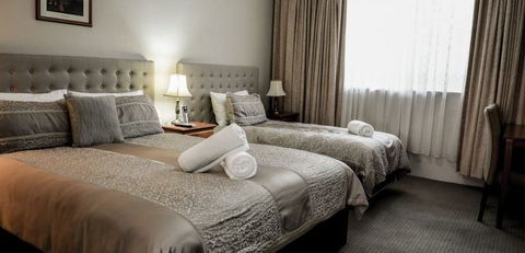 Cotswold Gardens - Accommodation Sunshine Coast 2