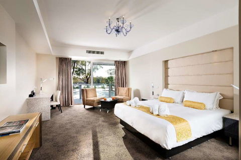 Swan River Hotel - Accommodation Sunshine Coast 2