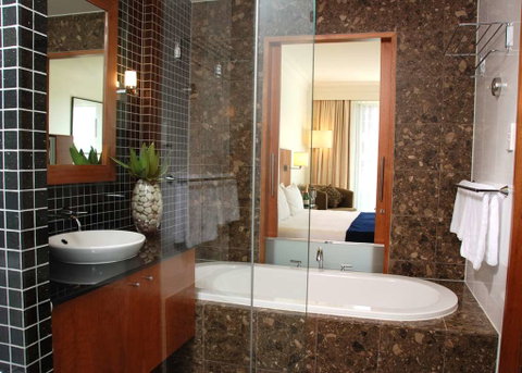Majestic Roof Garden Hotel - Accommodation Sunshine Coast 4