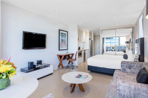 Meriton Suites Broadbeach - Accommodation Sunshine Coast 0