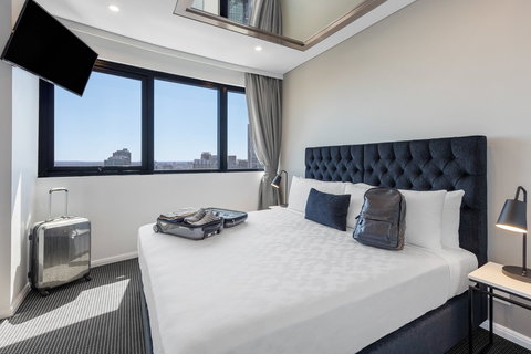 Meriton Suites Kent Street - Accommodation Sunshine Coast 3
