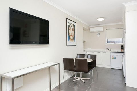 Forrest Hotel & Apartments - Accommodation Sunshine Coast 2