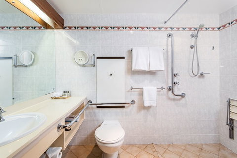 Adelaide Inn - Accommodation Sunshine Coast 2