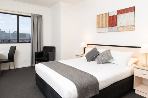 Adelaide Riviera Hotel - Accommodation Sunshine Coast 2