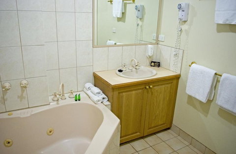 Admiralty Inn - Accommodation Sunshine Coast 2