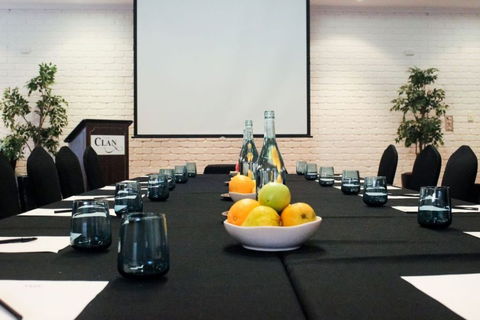 The Clan Lakeside Lodge - Accommodation Sunshine Coast 2