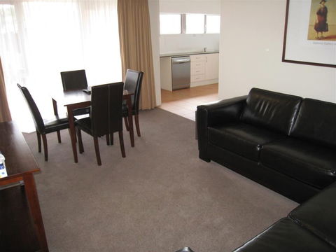 Forrest Hotel & Apartments - Accommodation Sunshine Coast 3