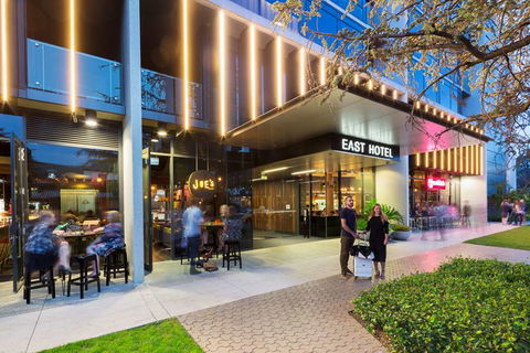 East Hotel - Accommodation Sunshine Coast 1