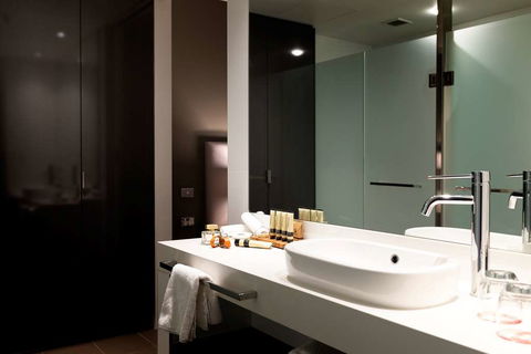 East Hotel - Accommodation Sunshine Coast 6