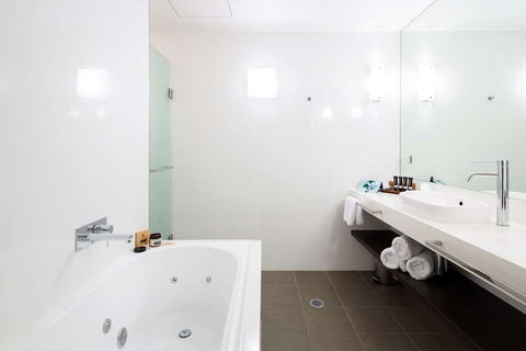 East Hotel - Accommodation Sunshine Coast 14