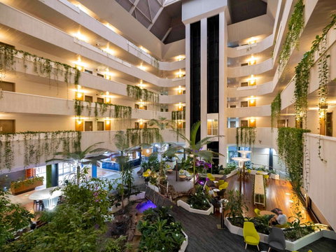 Novotel Darwin Atrium - Accommodation Sunshine Coast 2