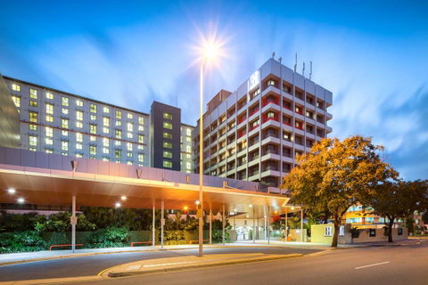 H on Smith Hotel - Accommodation Sunshine Coast 0