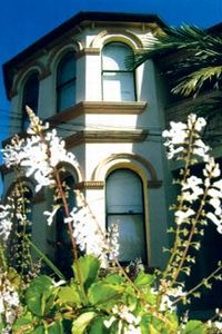 Admiral Collingwood Lodge - Accommodation Sunshine Coast 0