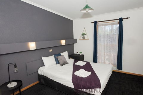 Elm Court Motel - Accommodation Sunshine Coast 0