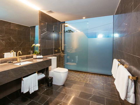 Eatons Hill Hotel - Accommodation Sunshine Coast 2
