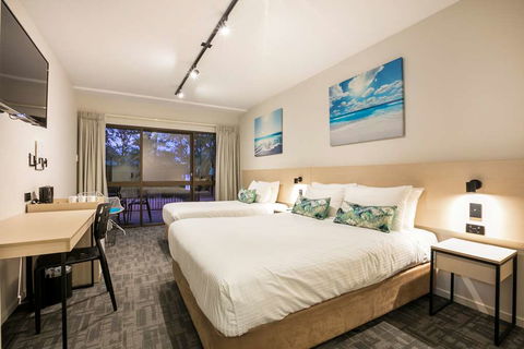Kawana Waters Hotel by NightCap - Accommodation Sunshine Coast 2