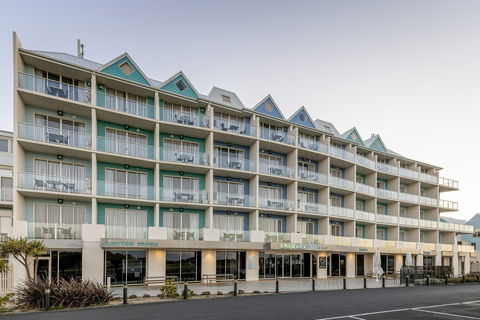 Lady Bay Resort - Accommodation Sunshine Coast 0