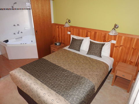 Golden Heritage Motor Inn & Cottages - Accommodation Sunshine Coast 9