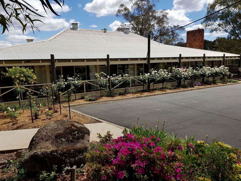 Golden Heritage Motor Inn & Cottages - Accommodation Sunshine Coast 11