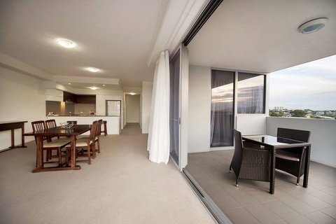 Curtis Central Apartments - Accommodation Sunshine Coast 4