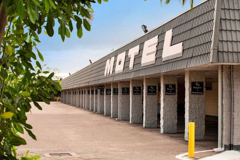 Dalrymple Motel - Accommodation Sunshine Coast 0