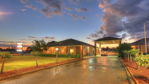 Bushmans Motor Inn - Accommodation Sunshine Coast 1