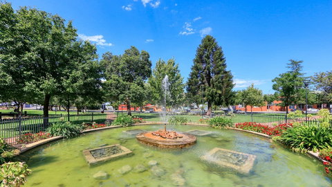 Bushmans Motor Inn - Accommodation Sunshine Coast 2