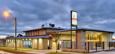 Aastro Dish Motor Inn - Accommodation Sunshine Coast 0