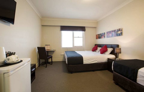 Enfield Hotel - Accommodation Sunshine Coast 2