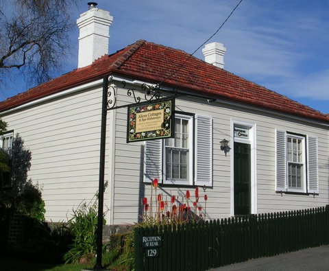 Alice's Cottages - Accommodation Sunshine Coast 0