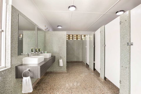 Camp Hill Hotel - Accommodation Sunshine Coast 1