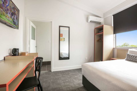 Camp Hill Hotel - Accommodation Sunshine Coast 2