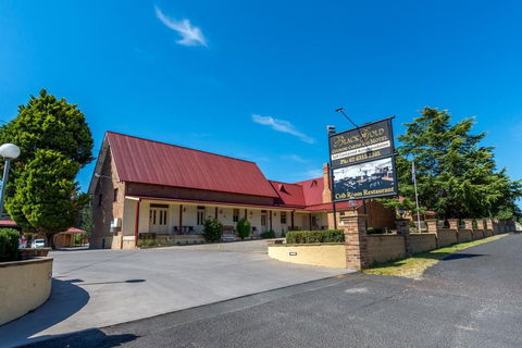 Black Gold Country Cabins and Motel - Accommodation Sunshine Coast 1