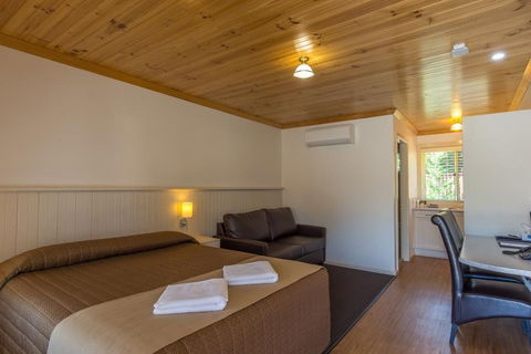 Black Gold Country Cabins and Motel - Accommodation Sunshine Coast 4