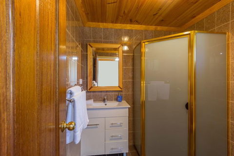 Black Gold Country Cabins and Motel - Accommodation Sunshine Coast 5